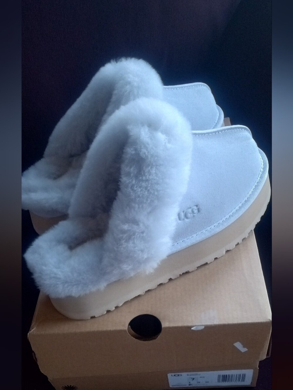 UGG Disquette Women's Sky Blue Sheepskin Slip-On Slippers Size 7 New In Box